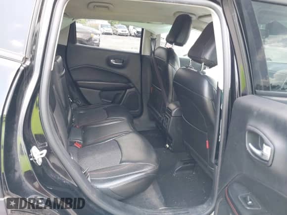 2018 Jeep Compass Trailhawk z VIN 3C4NJDDB1JT451464, wystawiony jako IAAI lot #42674943 z przebiegiem 114 704 mil mil oraz . Historia ofert i sprzedaży dostępna na DreamBid. Obrazek 8.