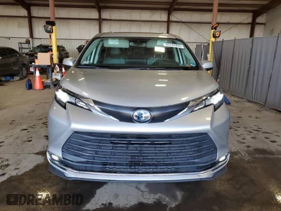 2022 Toyota Sienna XLE z VIN 5TDJSKFC4NS048133, wystawiony jako Copart lot #65748225 z przebiegiem 33 254 mil mil oraz Szkoda całkowita • Salvage title. Historia ofert i sprzedaży dostępna na DreamBid. Obrazek 5.