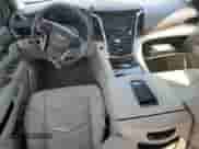 2017 Cadillac Escalade Luxury z VIN 1GYS3BKJ1HR175361, wystawiony jako Copart lot #80167825 z przebiegiem 70 108 mil mil oraz Czysty tytuł • Clean title. Historia ofert i sprzedaży dostępna na DreamBid. Obrazek 8.