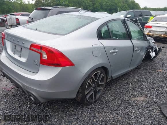 2017 Volvo S60 Dynamic с VIN YV140MTL6H2431693, выставлен на аукционе IAAI как лот 42471880 с пробегом 74 098 миль миль и . История ставок и продаж доступна на DreamBid. Изображение 4.
