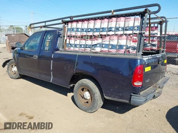 2004 Ford F-150 XL z VIN 2FTRX17294CA45646, wystawiony jako IAAI lot #43173069 z przebiegiem 171 804 mil mil oraz . Historia ofert i sprzedaży dostępna na DreamBid. Obrazek 3.