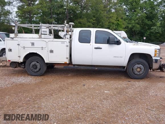 2010 Chevrolet Silverado 3500HD with VIN 1GB5KZBK7AZ252039, listed as a IAAI auction lot 42203910 with 379,973 mi miles and . Bid and sale history available at DreamBid. Image 13.