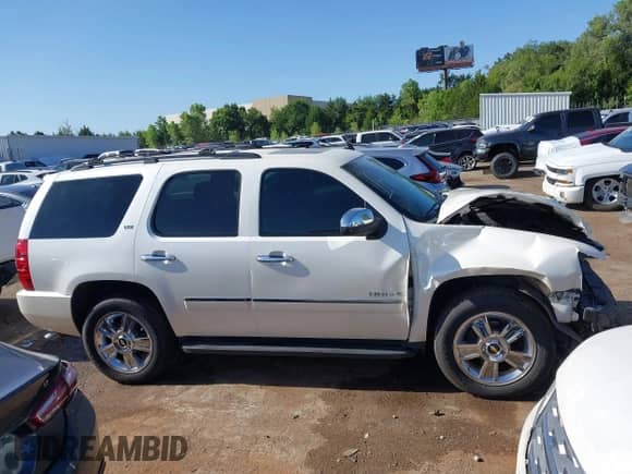 2010 Chevrolet Tahoe LTZ z VIN 1GNUCCE04AR277838, wystawiony jako IAAI lot #42854131 z przebiegiem 161 680 mil mil oraz . Historia ofert i sprzedaży dostępna na DreamBid. Obrazek 13.