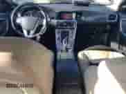 2018 Volvo S60 Dynamic с VIN YV126MFL3J2459538, выставлен на аукционе Copart как лот 70983125 с пробегом 219 817 миль миль и Списание • Salvage title. История ставок и продаж доступна на DreamBid. Изображение 8.