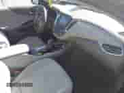 2018 Chevrolet Malibu LT z VIN 1G1ZD5ST7JF145740, wystawiony jako IAAI lot #43370388 z przebiegiem 94 051 mil mil oraz . Historia ofert i sprzedaży dostępna na DreamBid. Obrazek 5.