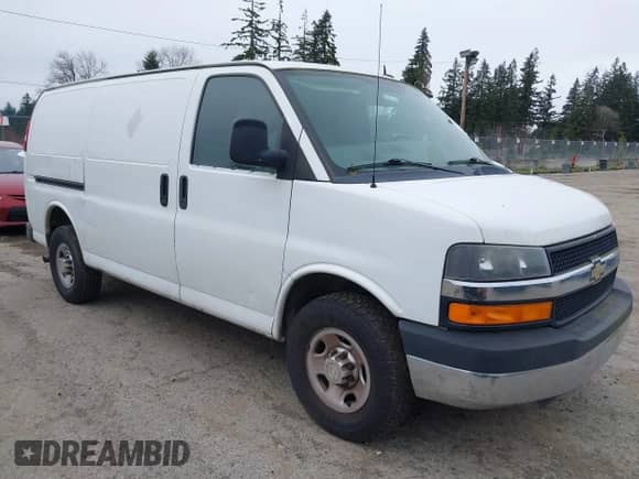 2014 Chevrolet Express Cargo z VIN 1GCZGTBG8E1157484, wystawiony jako IAAI lot #41784601 z przebiegiem 225 694 mil mil oraz . Historia ofert i sprzedaży dostępna na DreamBid. Obrazek 1.