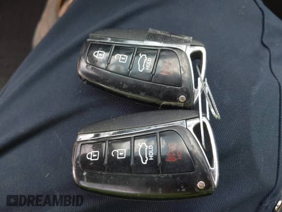 2017 Hyundai Azera Limited z VIN KMHFH4JGXHA588500, wystawiony jako IAAI lot #42888010 z przebiegiem 131 310 mil mil oraz . Historia ofert i sprzedaży dostępna na DreamBid. Obrazek 11.