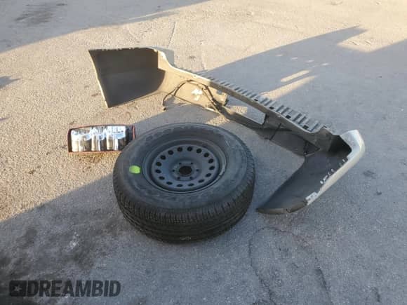 2011 Chevrolet Tahoe LTZ с VIN 1GNSCCE02BR388607, выставлен на аукционе Copart как лот 89609235 с пробегом 173 271 миль миль и Списание • Salvage title. История ставок и продаж доступна на DreamBid. Изображение 13.