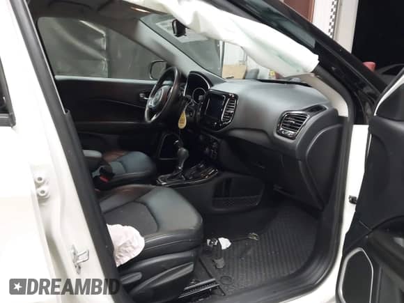2019 Jeep Compass Latitude with VIN 3C4NJDBB7KT754348, listed as a IAAI auction lot 42617408 with 59,670 mi miles and . Bid and sale history available at DreamBid. Image 5.