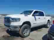 2019 Ram 1500 Longhorn с VIN 1C6SRFKT3KN595190, выставлен на аукционе IAAI как лот 38897906 с пробегом 49 588 миль миль и . История ставок и продаж доступна на DreamBid. Изображение 17.