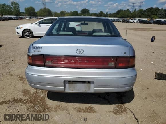 1994 Toyota Camry LE z VIN JT2SK12E7R0212501, wystawiony jako Copart lot #70767655 z przebiegiem 264 521 mil mil oraz Szkoda całkowita • Salvage title. Historia ofert i sprzedaży dostępna na DreamBid. Obrazek 6.