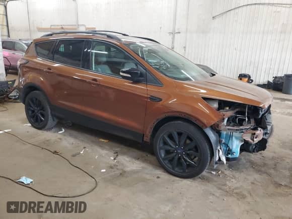 2017 Ford Escape Titanium z VIN 1FMCU9J95HUB57641, wystawiony jako Copart lot #71661085 z przebiegiem 126 844 mil mil oraz Szkoda całkowita • Salvage title. Historia ofert i sprzedaży dostępna na DreamBid. Obrazek 4.