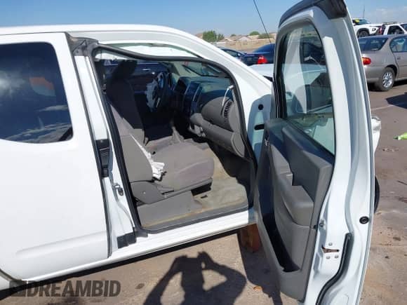 2016 Nissan Frontier S z VIN 1N6BD0CT9GN766757, wystawiony jako IAAI lot #43240444 z przebiegiem 173 468 mil mil oraz . Historia ofert i sprzedaży dostępna na DreamBid. Obrazek 5.