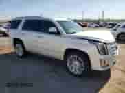 2015 Cadillac Escalade Platinum z VIN 1GYS4PKJ9FR665117, wystawiony jako Copart lot #61683545 z przebiegiem 88 742 mil mil oraz Szkoda całkowita • Salvage title. Historia ofert i sprzedaży dostępna na DreamBid. Obrazek 4.