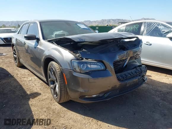 2023 Chrysler 300 S z VIN 2C3CCABGXPH537523, wystawiony jako IAAI lot #42054211 z przebiegiem 51 882 mil mil oraz . Historia ofert i sprzedaży dostępna na DreamBid. Obrazek 1.