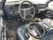 1998 Chevrolet Suburban z VIN 3GNEC16R1WG114237, wystawiony jako Copart lot #53215835 z przebiegiem 330 054 mil mil oraz Czysty tytuł • Clean title. Historia ofert i sprzedaży dostępna na DreamBid. Obrazek 8.