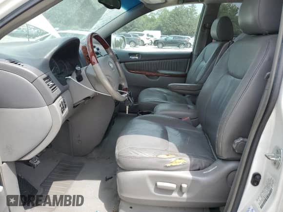 2004 Toyota Sienna XLE z VIN 5TDBA22CX4S000793, wystawiony jako Copart lot #69739105 z przebiegiem 379 960 mil mil oraz Szkoda całkowita • Salvage title. Historia ofert i sprzedaży dostępna na DreamBid. Obrazek 7.