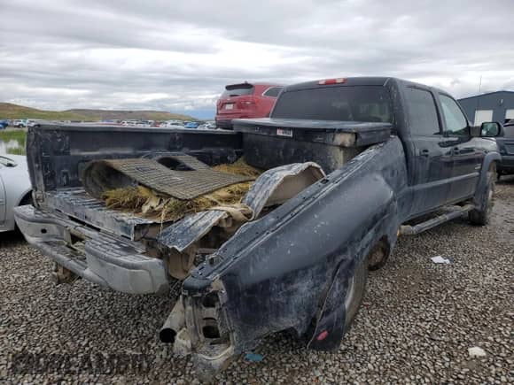 2005 Chevrolet Silverado 3500 DRW Wrk Trk z VIN 1GCJK33275F910522, wystawiony jako Copart lot #54566655 z przebiegiem 178 334 mil mil oraz Szkoda całkowita • Salvage title. Historia ofert i sprzedaży dostępna na DreamBid. Obrazek 3.