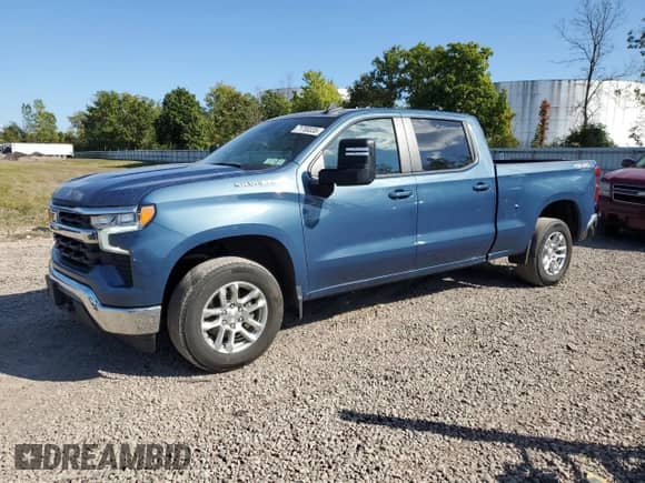 2024 Chevrolet Silverado 1500 LT with VIN 1GCUDDED6RZ361198, listed as a Copart auction lot 71700335 with 40,507 mi miles and Salvage title. Bid and sale history available at DreamBid. Image 1.