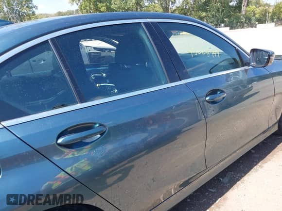 2021 BMW 3 Series 330e xDrive z VIN 3MW5P9J07M8B73432, wystawiony jako IAAI lot #43228949 z przebiegiem 37 102 mil mil oraz . Historia ofert i sprzedaży dostępna na DreamBid. Obrazek 14.