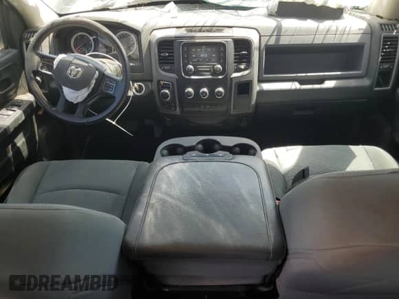 2018 Ram 1500 Tradesman z VIN 1C6RR7KMXJS320882, wystawiony jako Copart lot #67278454 z przebiegiem 146 257 mil mil oraz Szkoda całkowita • Salvage title. Historia ofert i sprzedaży dostępna na DreamBid. Obrazek 8.