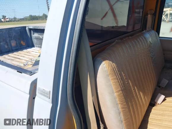 1988 Chevrolet Silverado 2500 с VIN 1GCFC24H4JZ186099, выставлен на аукционе IAAI как лот 42067699 с пробегом 174 023 миль миль и . История ставок и продаж доступна на DreamBid. Изображение 8.