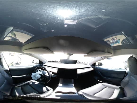 2022 Tesla Model Y Long Range z VIN 7SAYGDEE3NF413701, wystawiony jako IAAI lot #43045999 z przebiegiem 17 042 mil mil oraz . Historia ofert i sprzedaży dostępna na DreamBid. Obrazek 19.