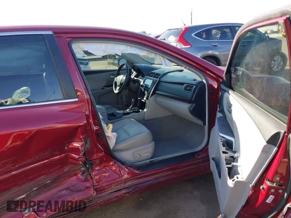 2015 Toyota Camry XSE z VIN 4T1BK1FK2FU559208, wystawiony jako IAAI lot #43346979 z przebiegiem 115 033 mil mil oraz . Historia ofert i sprzedaży dostępna na DreamBid. Obrazek 5.