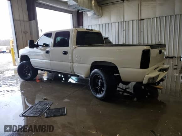 2002 Chevrolet Silverado 2500HD LS z VIN 1GCHK23G12F167601, wystawiony jako Copart lot #45470585 z przebiegiem 193 066 mil mil oraz Nie do naprawy • Non repairable. Historia ofert i sprzedaży dostępna na DreamBid. Obrazek 2.