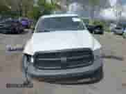 2019 Ram 1500 Express z VIN 3C6JR6AT9KG585690, wystawiony jako IAAI lot #41594081 z przebiegiem 15 523 mil mil oraz . Historia ofert i sprzedaży dostępna na DreamBid. Obrazek 12.