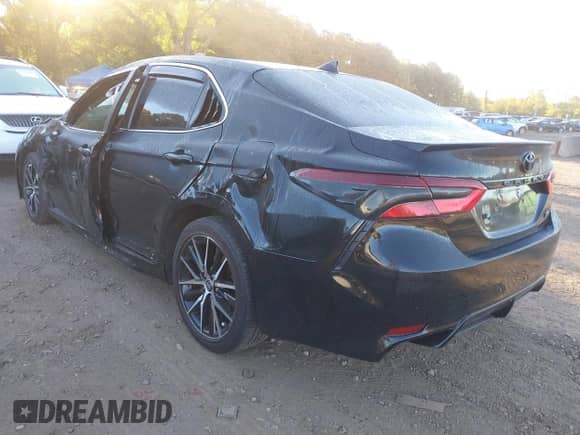 2022 Toyota Camry SE z VIN 4T1G11AK2NU663339, wystawiony jako IAAI lot #43379352 z przebiegiem 69 383 mil mil oraz . Historia ofert i sprzedaży dostępna na DreamBid. Obrazek 3.