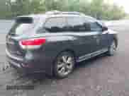 2013 Nissan Pathfinder SV z VIN 5N1AR2MM0DC677990, wystawiony jako IAAI lot #42528151 z przebiegiem 139 062 mil mil oraz . Historia ofert i sprzedaży dostępna na DreamBid. Obrazek 4.