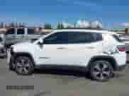 2017 Jeep Compass Latitude z VIN 3C4NJDBB8HT666563, wystawiony jako IAAI lot #43228511 z przebiegiem 116 669 mil mil oraz . Historia ofert i sprzedaży dostępna na DreamBid. Obrazek 14.