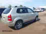 2009 Hyundai Tucson с VIN KM8JN12BX9U128063, выставлен на аукционе IAAI как лот 42531206 с пробегом 180 449 миль миль и . История ставок и продаж доступна на DreamBid. Изображение 4.