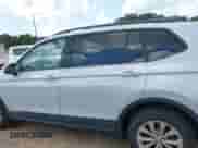 2019 Volkswagen Tiguan S с VIN 3VV1B7AX7KM006382, выставлен на аукционе IAAI как лот 42730006 с пробегом 83 878 миль миль и . История ставок и продаж доступна на DreamBid. Изображение 14.