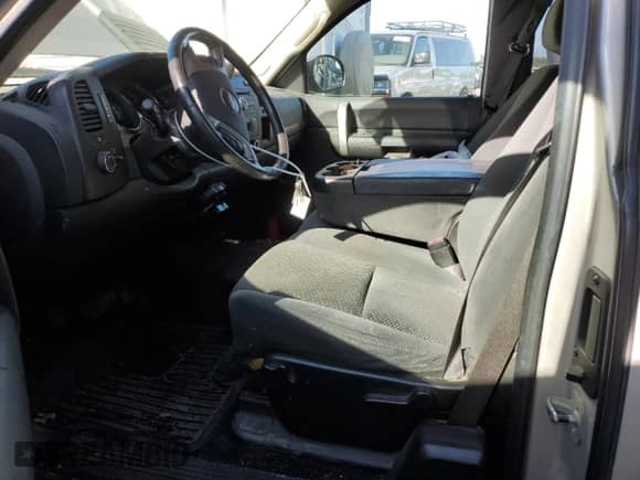 2007 Chevrolet Silverado 2500HD Work Truck z VIN 1GCHK29K17E505118, wystawiony jako Copart lot #69463634 z przebiegiem Nie podano mil oraz Szkoda całkowita • Salvage title. Historia ofert i sprzedaży dostępna na DreamBid. Obrazek 7.