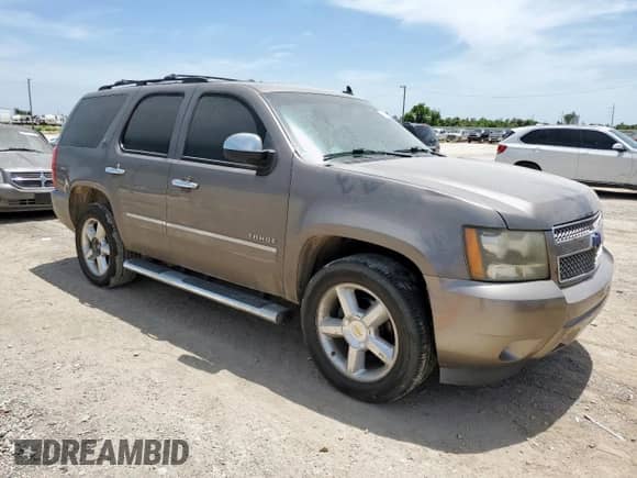 2011 Chevrolet Tahoe LTZ z VIN 1GNSCCE07BR397951, wystawiony jako Copart lot #66709405 z przebiegiem 179 041 mil mil oraz Czysty tytuł • Clean title. Historia ofert i sprzedaży dostępna na DreamBid. Obrazek 4.