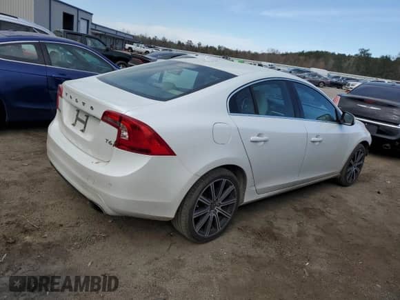 2015 Volvo S60 T6 Drive-E with VIN YV149MFK8F1345555, listed as a Copart auction lot 44394993 with 109,255 mi miles and . Bid and sale history available at DreamBid. Image 3.