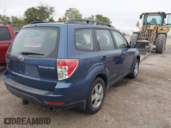 2012 Subaru Forester X z VIN JF2SHBBC4CH406858, wystawiony jako IAAI lot #43444586 z przebiegiem 185 549 mil mil oraz . Historia ofert i sprzedaży dostępna na DreamBid. Obrazek 4.