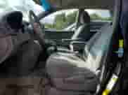 2010 Toyota Sienna CE z VIN 5TDKK4CC2AS305336, wystawiony jako Copart lot #86893375 z przebiegiem 225 105 mil mil oraz Czysty tytuł • Clean title. Historia ofert i sprzedaży dostępna na DreamBid. Obrazek 7.