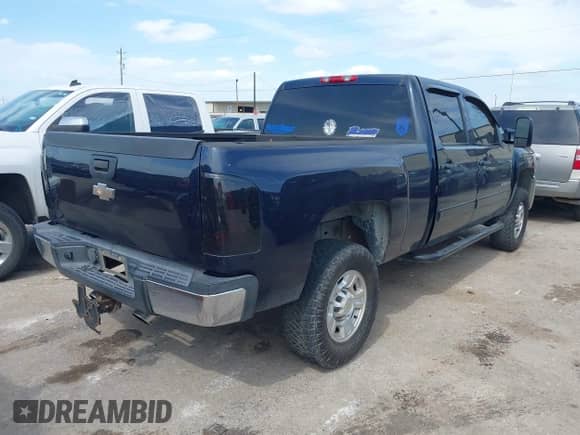 2008 Chevrolet Silverado 2500HD 1LT z VIN 1GCHC23K98F140009, wystawiony jako IAAI lot #42036735 z przebiegiem 279 468 mil mil oraz . Historia ofert i sprzedaży dostępna na DreamBid. Obrazek 4.