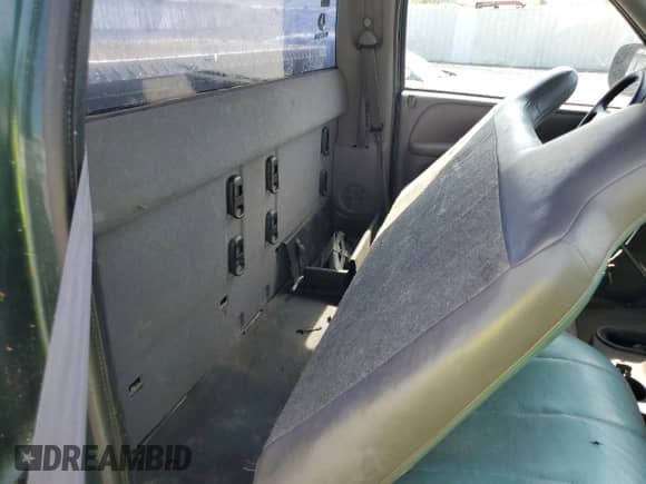 1999 Dodge 1500 с VIN 1B7HF16Y6XS305733, выставлен на аукционе Copart как лот 65837665 с пробегом 108 290 миль миль и Чистый • Clean title. История ставок и продаж доступна на DreamBid. Изображение 10.