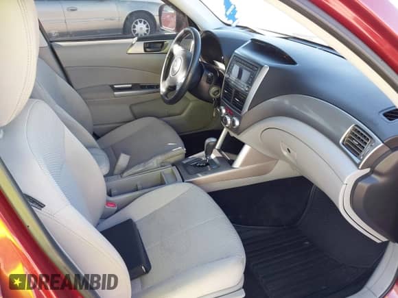 2013 Subaru Forester X z VIN JF2SHABC4DG428182, wystawiony jako IAAI lot #43483987 z przebiegiem 180 671 mil mil oraz . Historia ofert i sprzedaży dostępna na DreamBid. Obrazek 5.