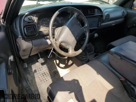 1998 Dodge 3500 z VIN 1B7MF3367WJ214973, wystawiony jako Copart lot #59921755 z przebiegiem 333 761 mil mil oraz Szkoda całkowita • Salvage title. Historia ofert i sprzedaży dostępna na DreamBid. Obrazek 8.