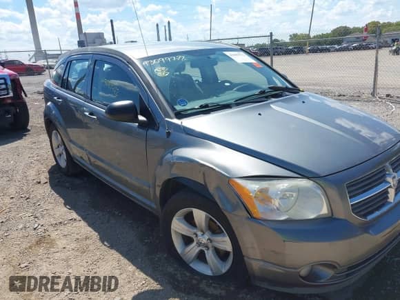 2011 Dodge Caliber Mainstreet z VIN 1B3CB3HA5BD297625, wystawiony jako IAAI lot #43099772 z przebiegiem 236 553 mil mil oraz . Historia ofert i sprzedaży dostępna na DreamBid. Obrazek 6.