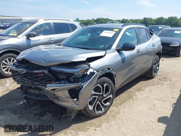 2025 Chevrolet Trax 2RS с VIN KL77LJEP9SC073643, выставлен на аукционе IAAI как лот 42896084 с пробегом 21 249 миль миль и . История ставок и продаж доступна на DreamBid. Изображение 18.