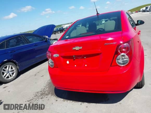 2014 Chevrolet Sonic LS с VIN 1G1JA5SH0E4107558, выставлен на аукционе IAAI как лот 43027825 с пробегом 67 205 миль миль и . История ставок и продаж доступна на DreamBid. Изображение 16.