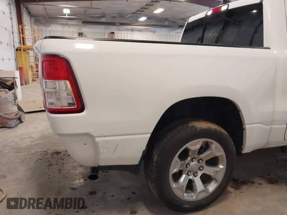 2022 Ram 1500 Big Horn z VIN 1C6RRFFG9NN396368, wystawiony jako IAAI lot #42541244 z przebiegiem 27 660 mil mil oraz . Historia ofert i sprzedaży dostępna na DreamBid. Obrazek 12.