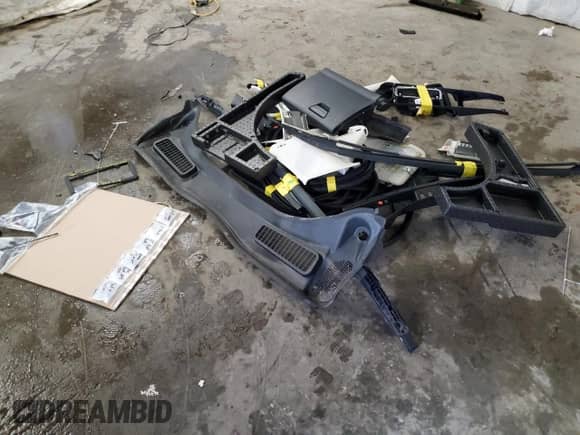 2018 Ford Escape SE с VIN 1FMCU9GD7JUB38963, выставлен на аукционе Copart как лот 81614915 с пробегом 122 572 миль миль и Списание • Salvage title. История ставок и продаж доступна на DreamBid. Изображение 13.