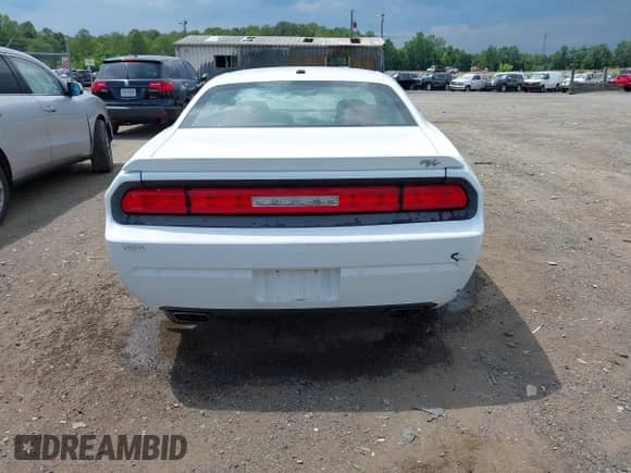 2014 Dodge Challenger R/T z VIN 2C3CDYBT4EH116686, wystawiony jako IAAI lot #42632477 z przebiegiem 119 074 mil mil oraz . Historia ofert i sprzedaży dostępna na DreamBid. Obrazek 16.